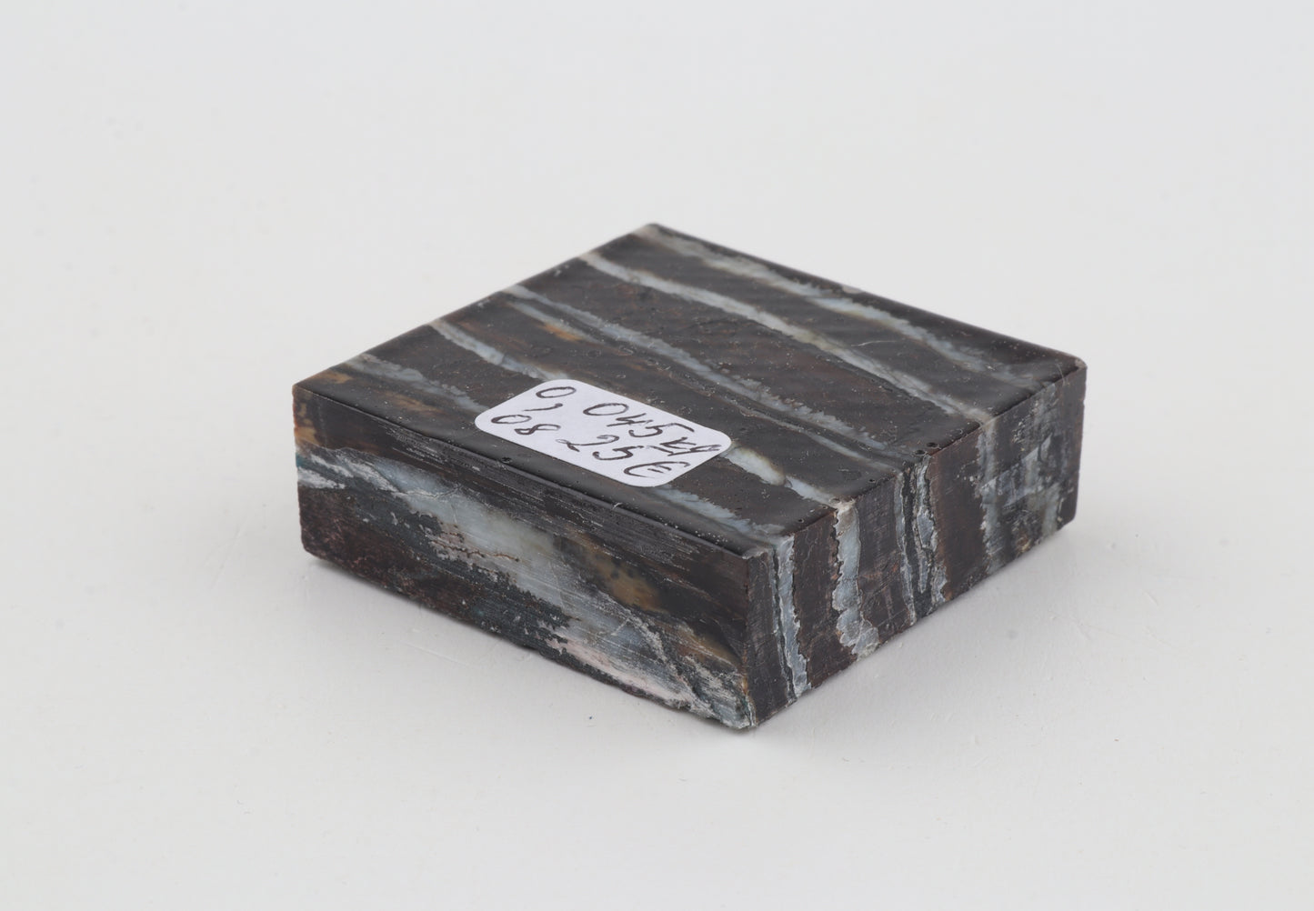 Stabilised mammoth molar block