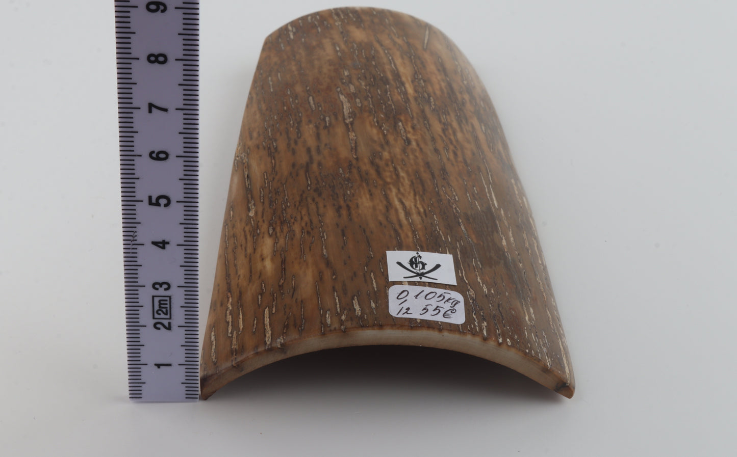 Beige-mustard mammoth bark