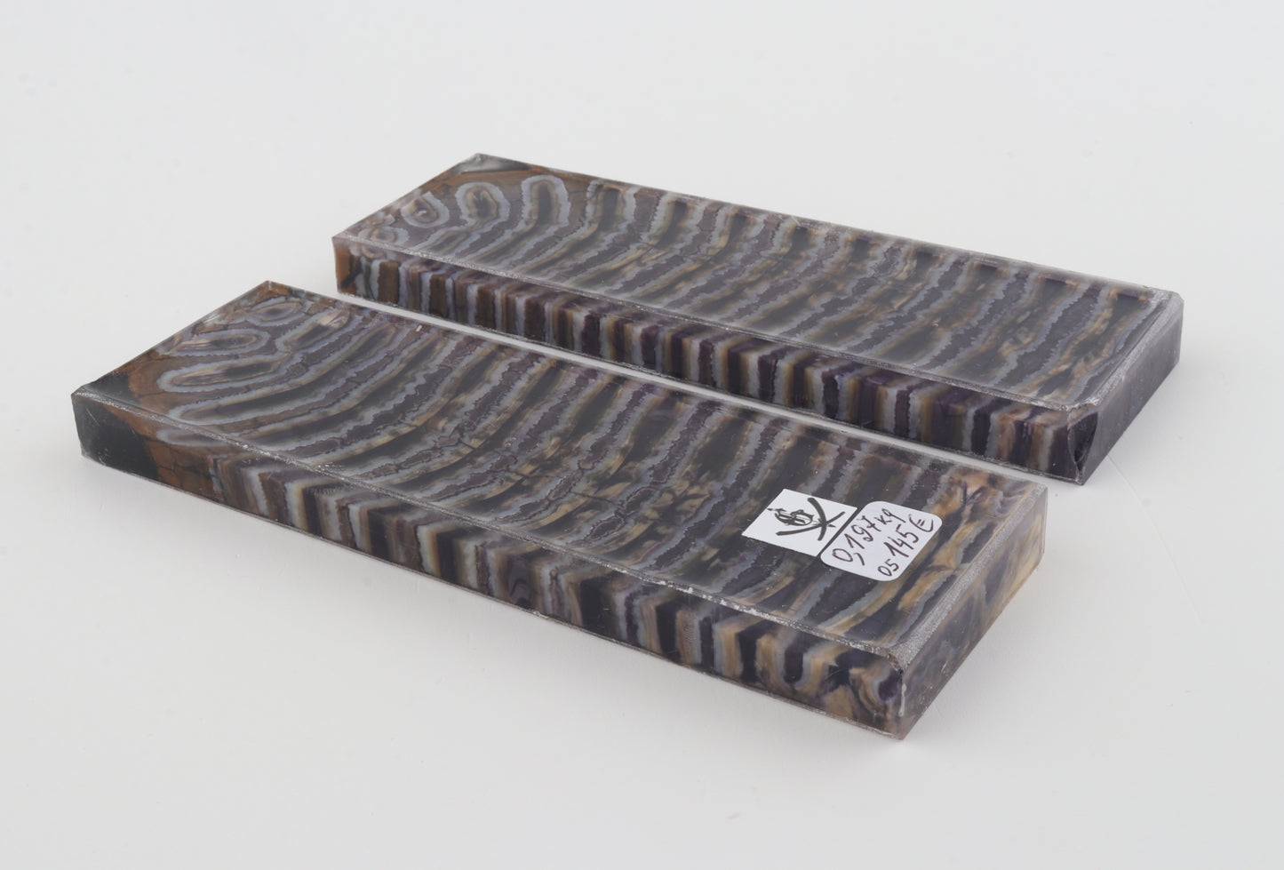 Stabilized mammoth molar scales