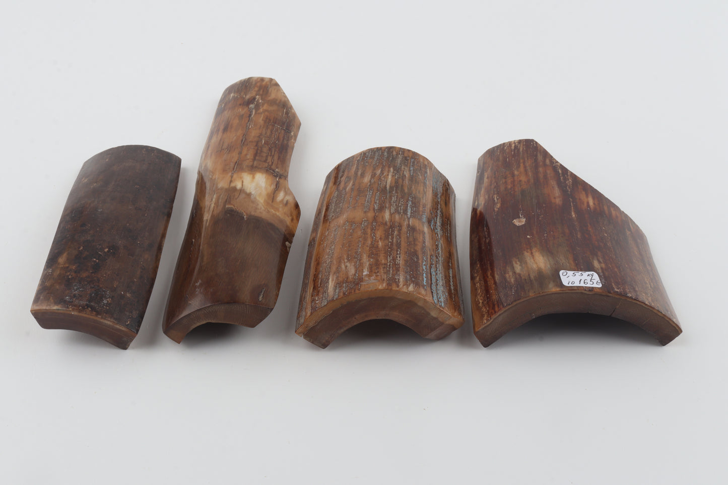 Beige-brown mammoth bark pieces