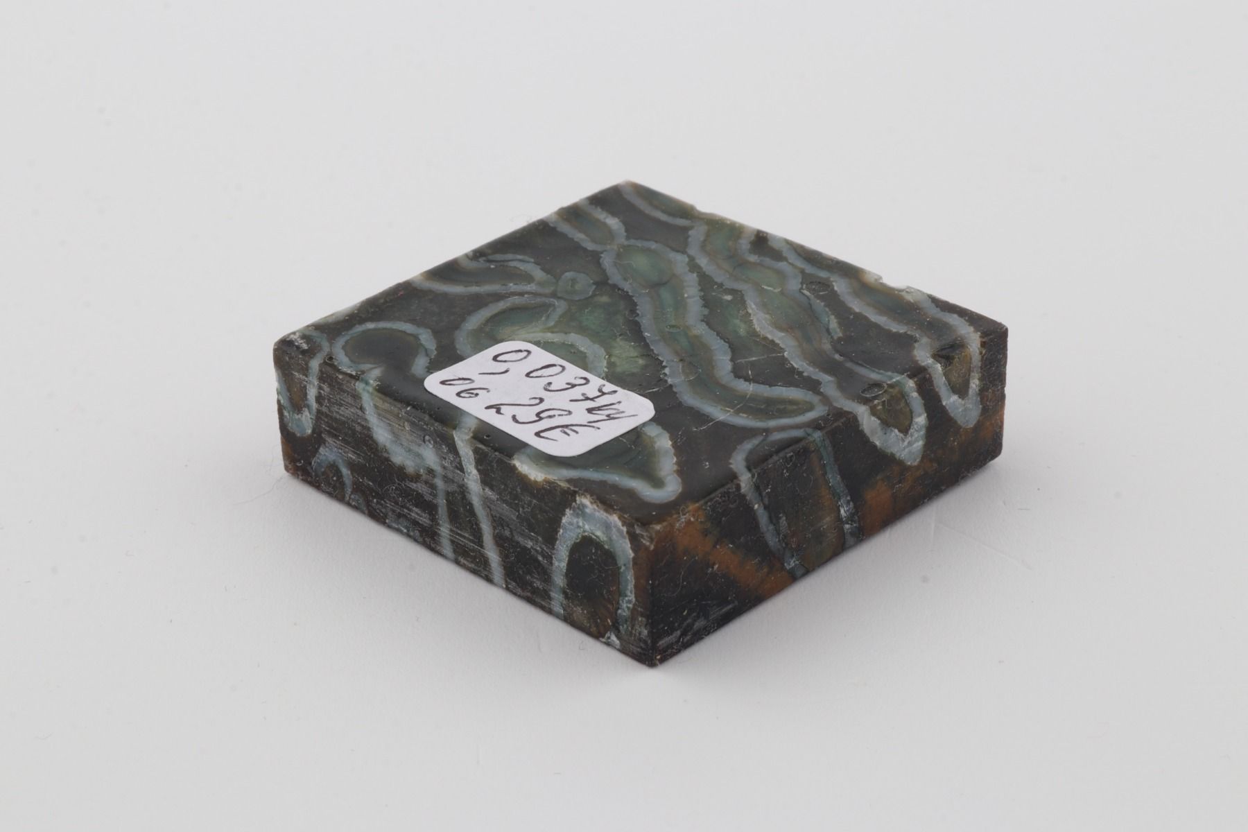 Stabilized mammoth molar block