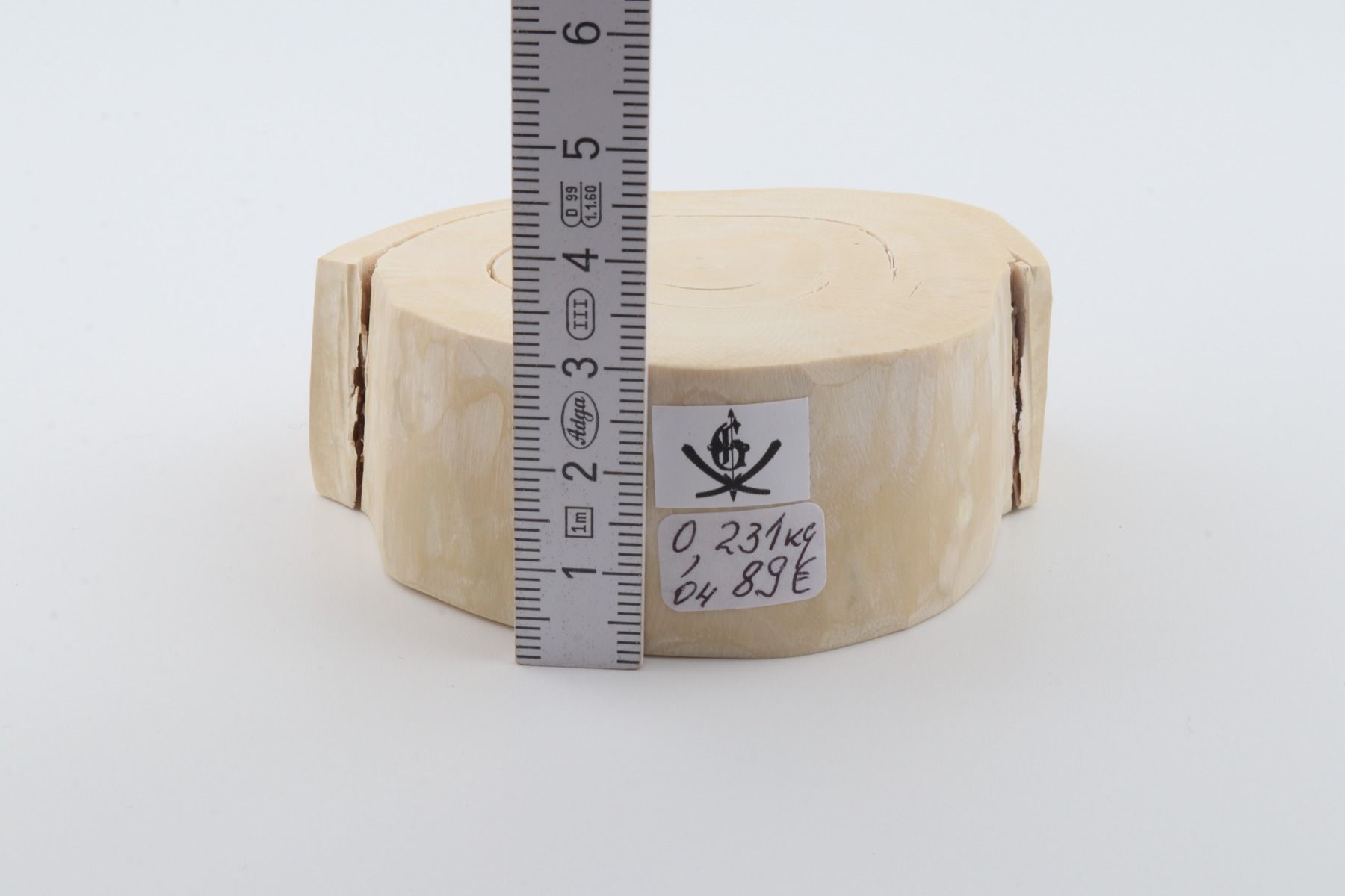 Round mammoth ivory piece