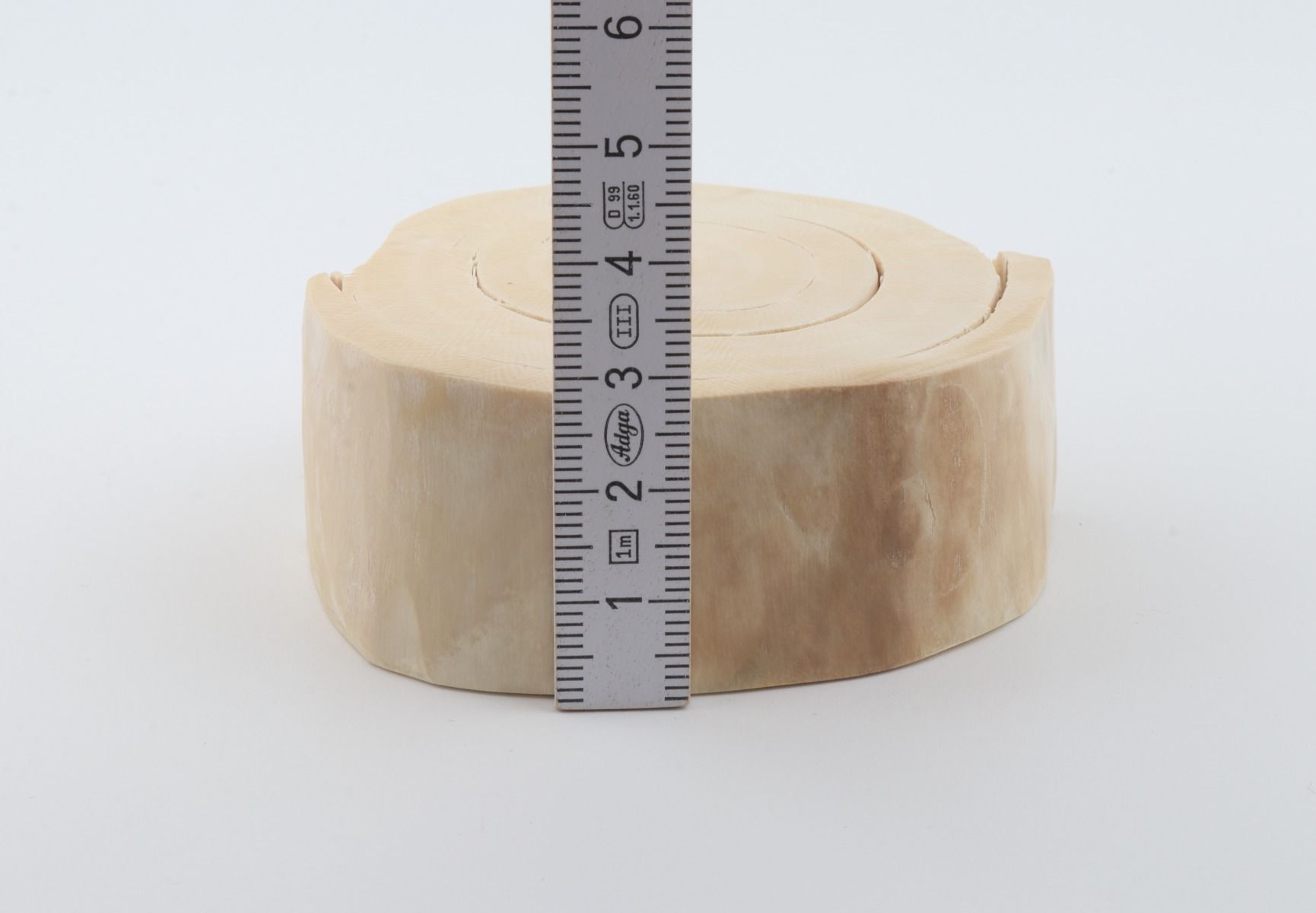 Round mammoth ivory piece
