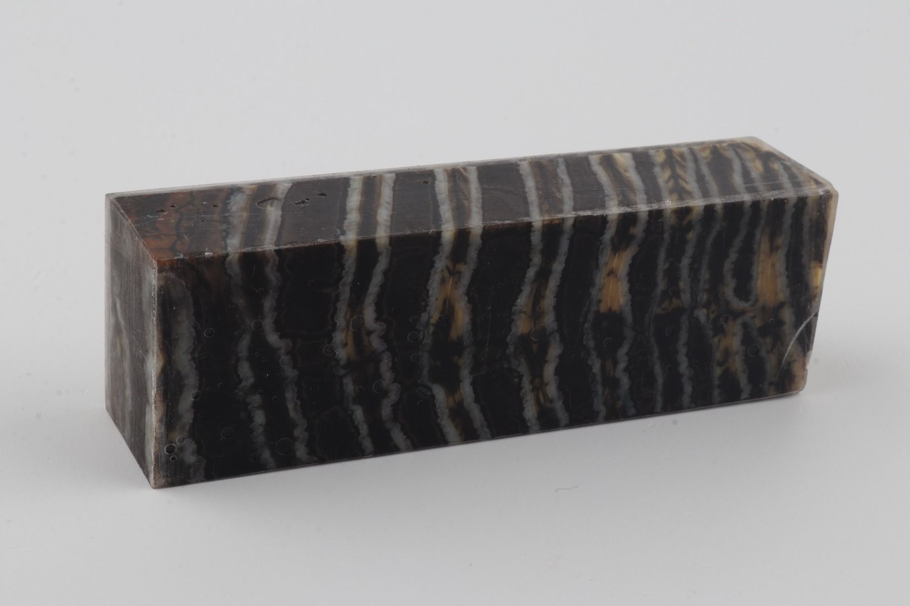 Stabilised mammoth molar block