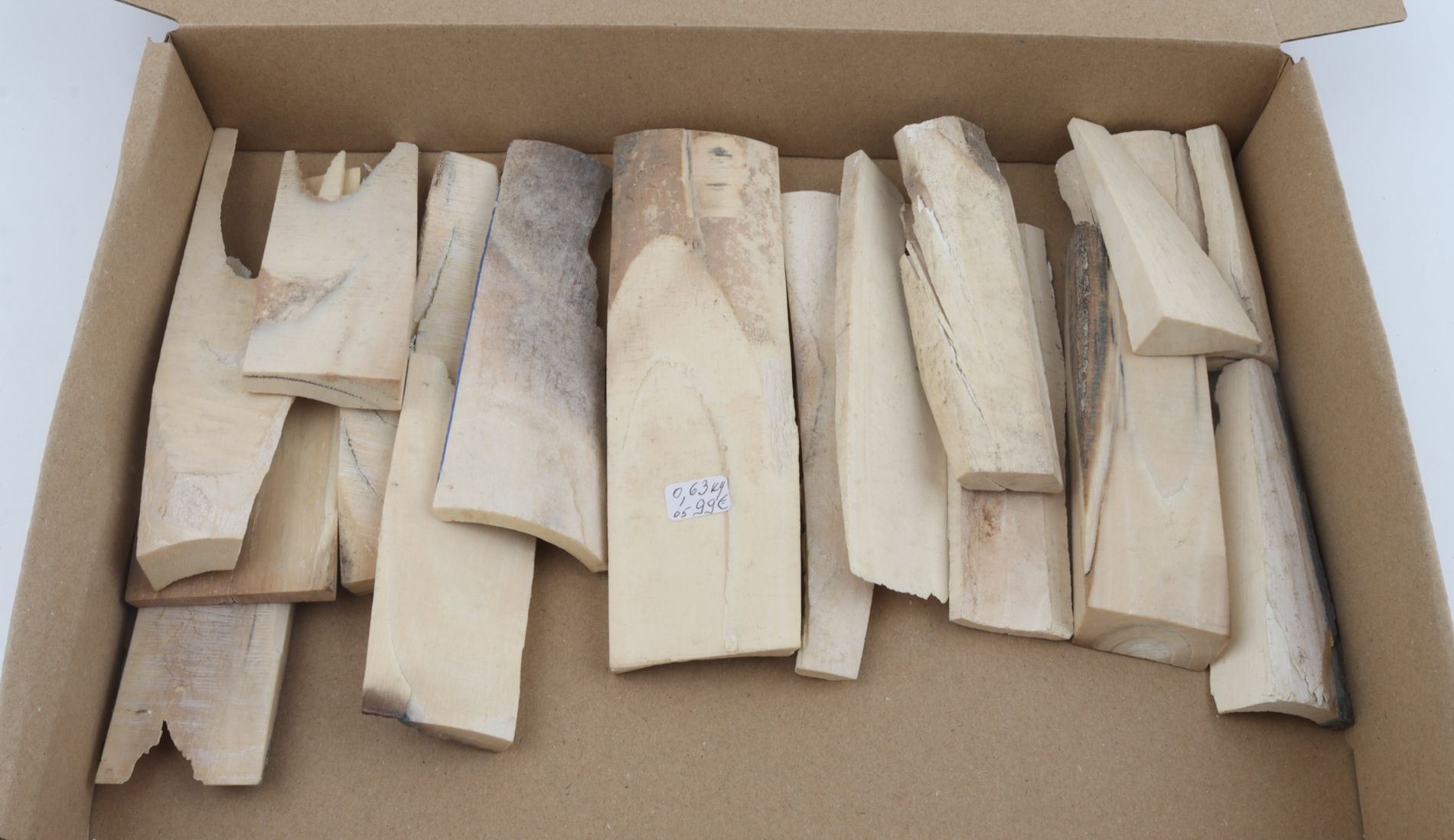 Untreated white mammoth ivory offcuts