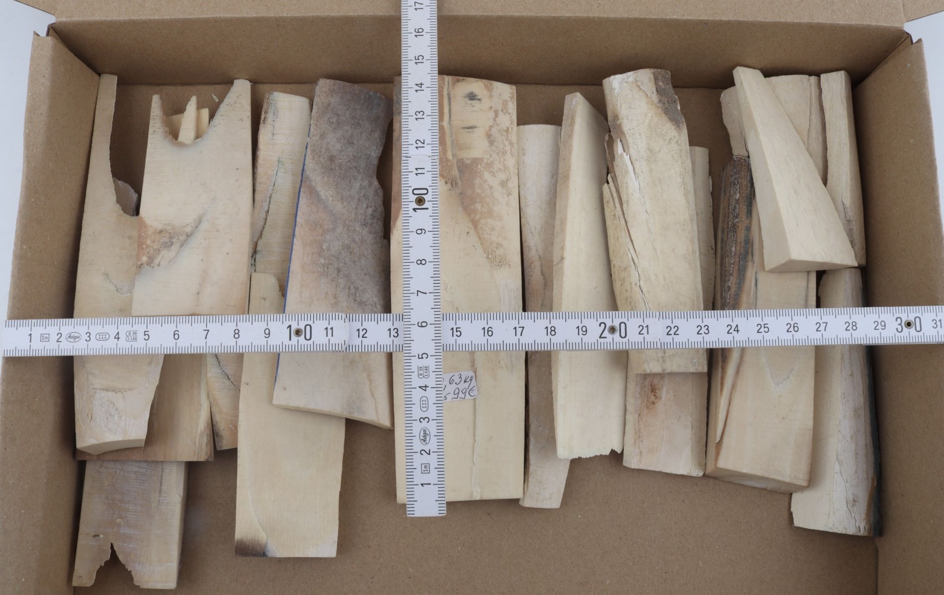 Untreated white mammoth ivory offcuts