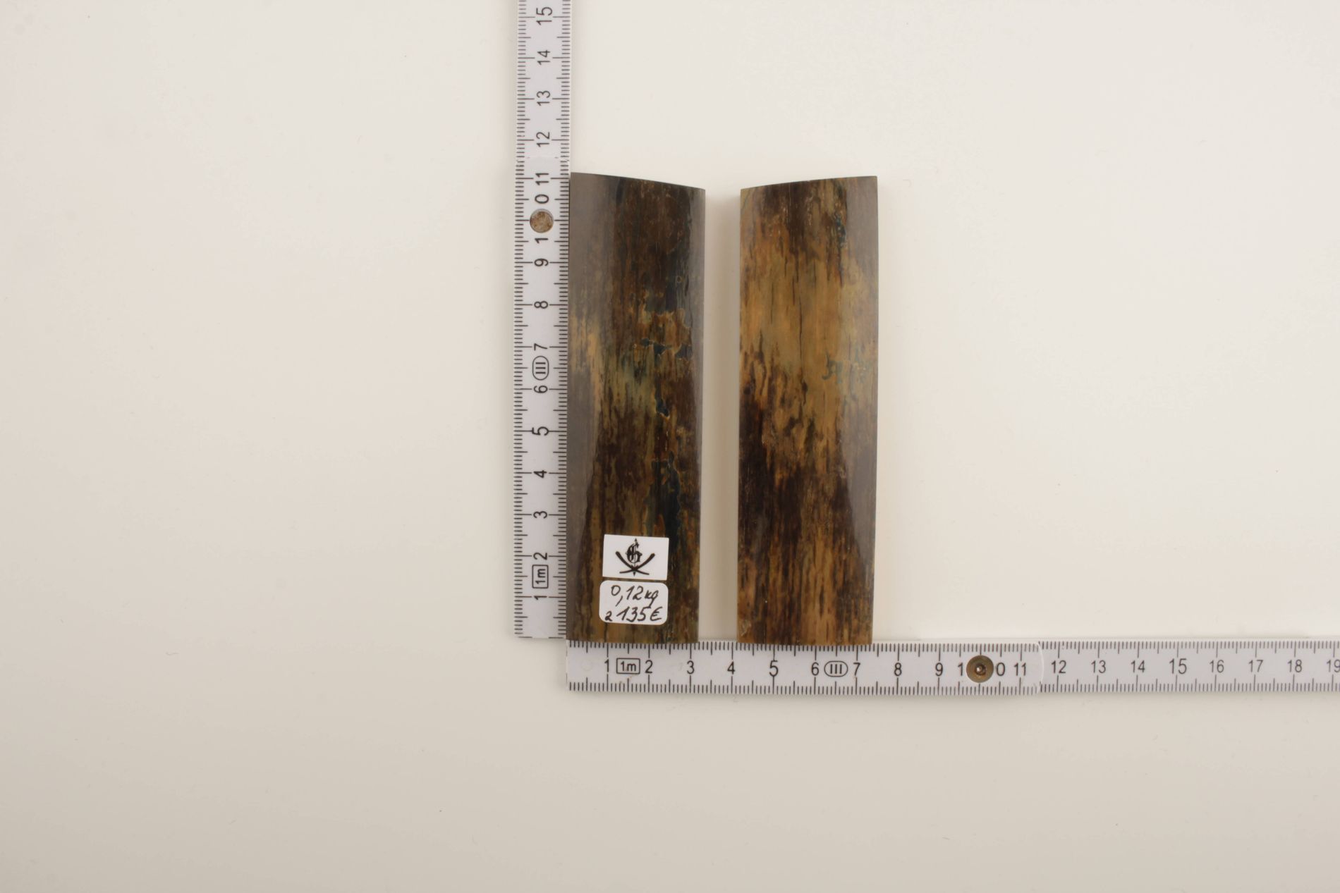 Brown-green natural mammoth bark scales