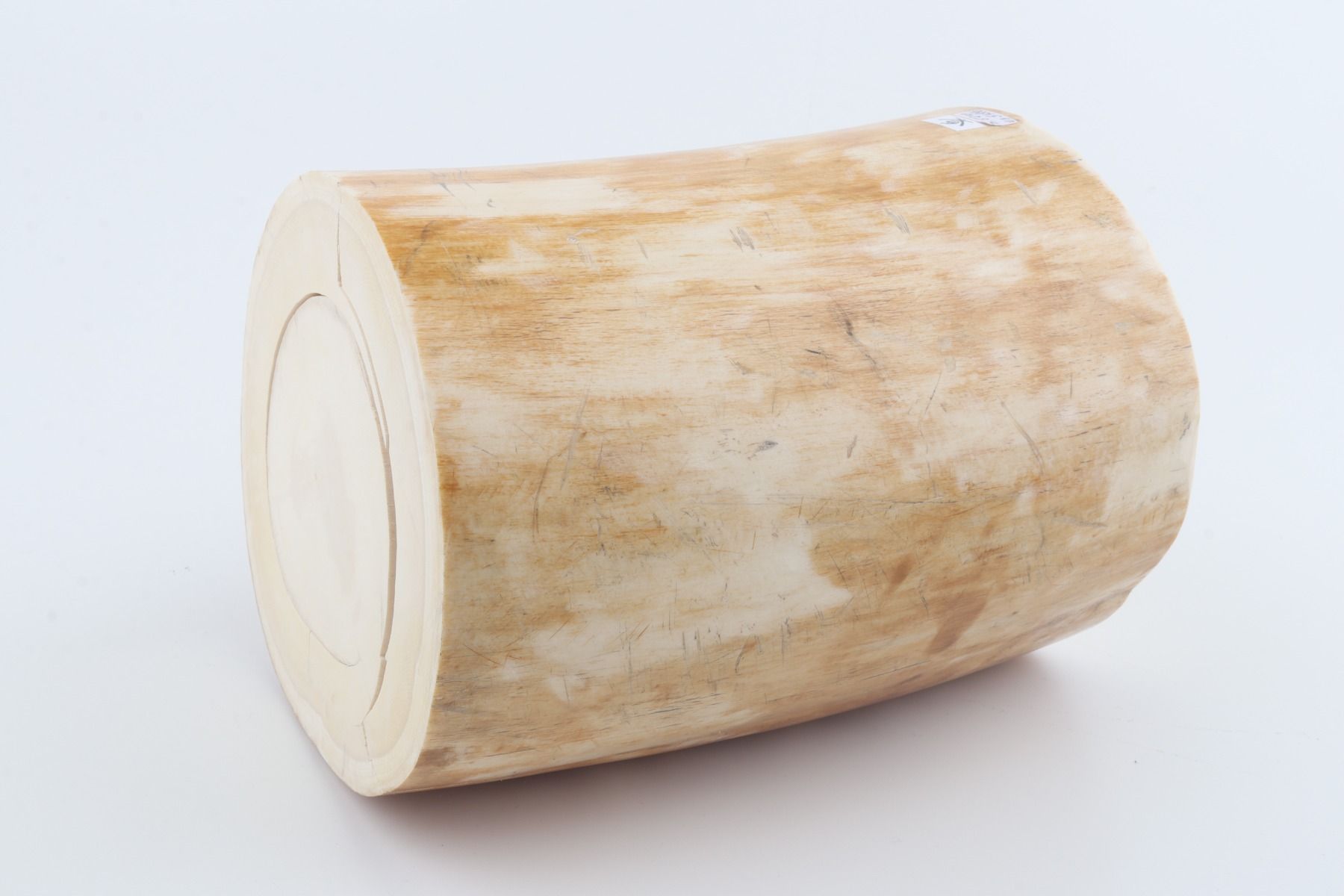 Round mammoth ivory piece
