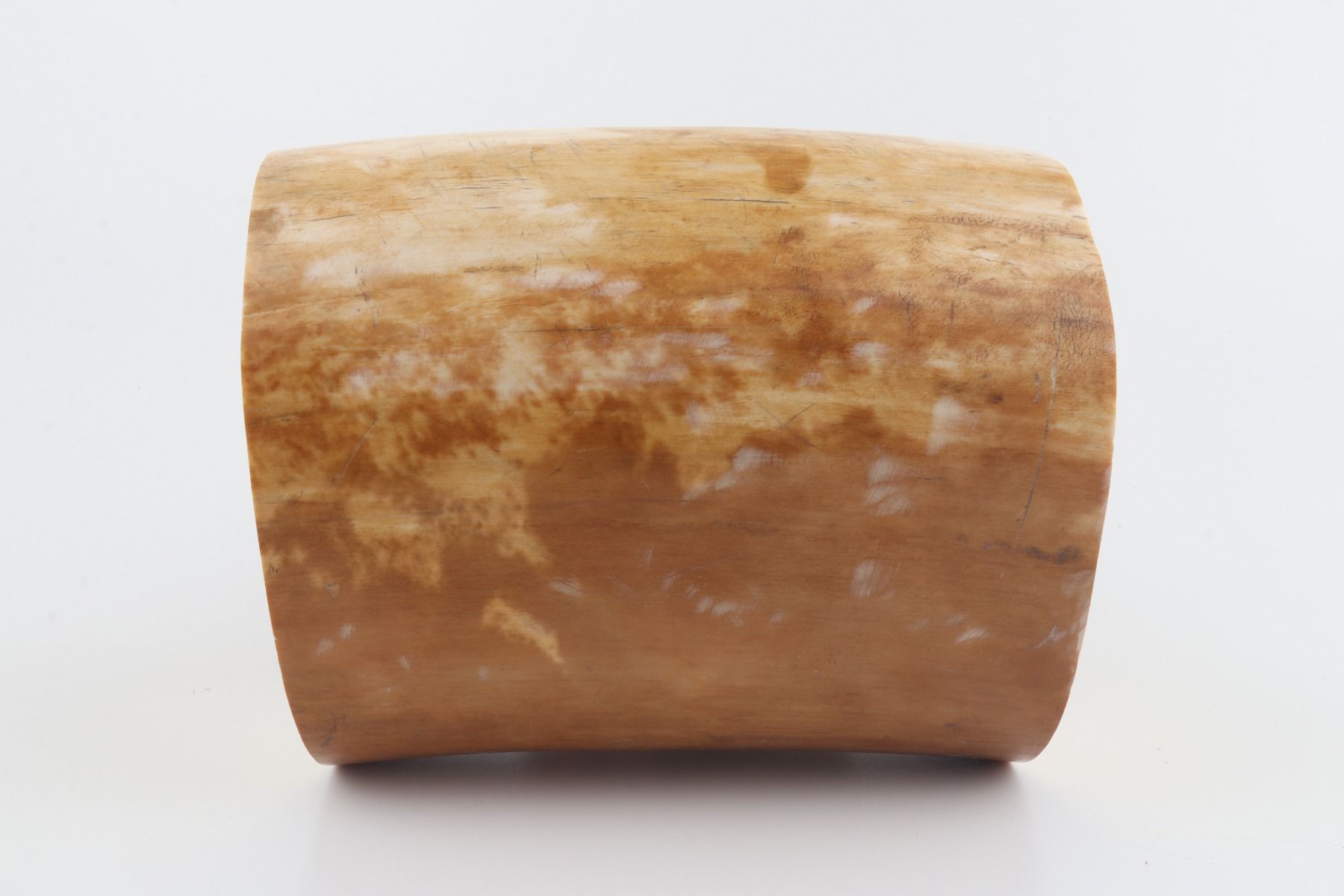 Round mammoth ivory piece